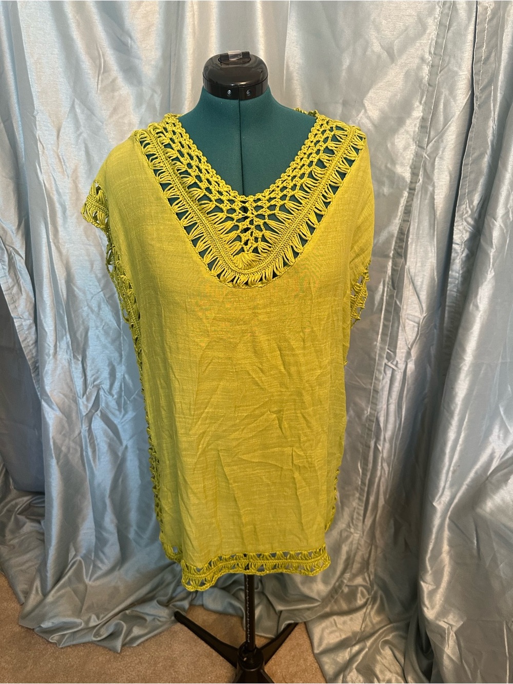 Crochet Trim V-Neck Tunic in Chartreuse